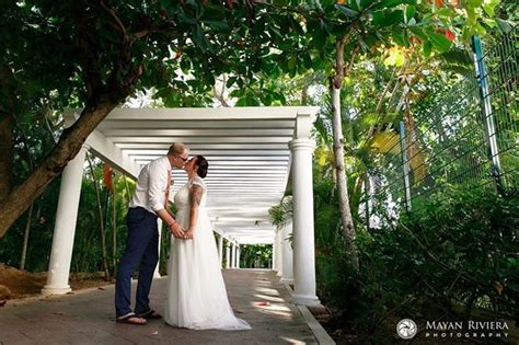 Riu Tequila Wedding Photography. Chloe + Scott